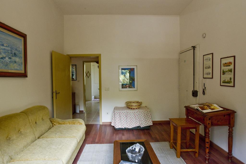 Residenza Ruggini Villa Florens Rum bild